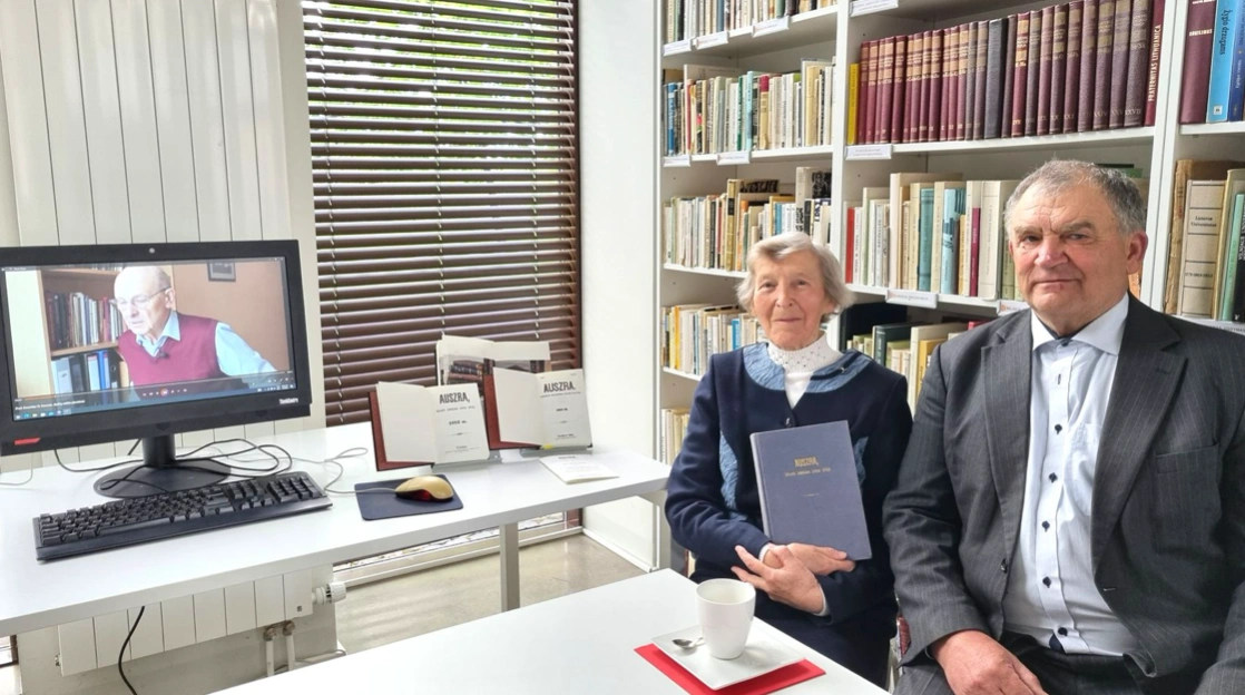 Genovaitė Ražanienė ir Artūras Šajevičius knygos mėgėjų klubo susitikime 2024 05 07